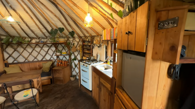 Pros & Cons Living in a Yurt